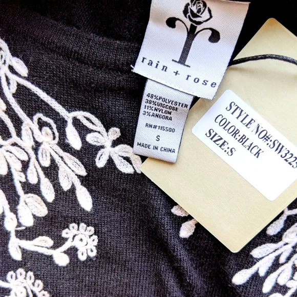 NWT Black And White Embroidered Sweater Bishop Sleeves - Picture 10 of 10
